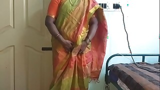 Indian desi maid to show her natural tits to home owner